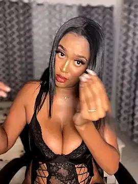 Emiilove from StripChat
