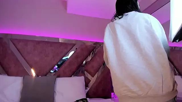 Girls: discover live performances with matured cam models, from teasing to fixations, in a variety of stunning live sex cams.