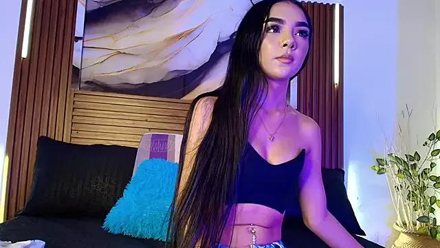 emiliqueen8 from StripChat is Freechat