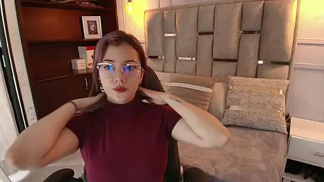 Emily_Millerr_ from StripChat is Freechat