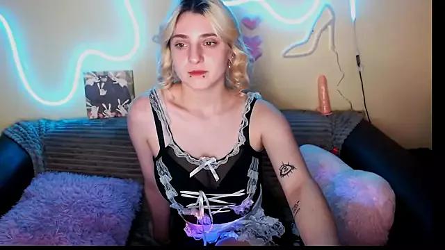 EmilyGold6565 from StripChat is Freechat