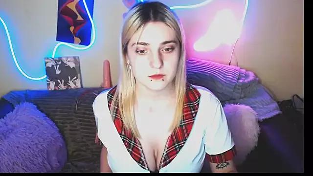 EmilyGold6565 from StripChat is Freechat