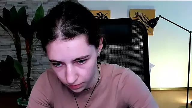EmilyJar from StripChat is Freechat
