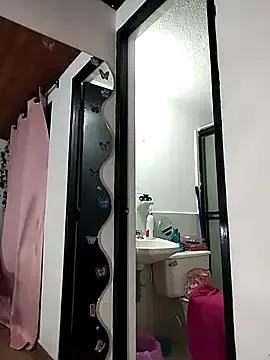 Girls: discover live performances with matured cam models, from teasing to fixations, in a variety of stunning live sex cams.