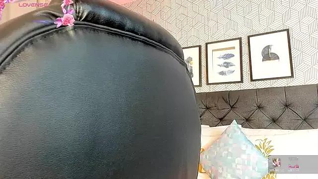 Girls: discover live performances with matured cam models, from teasing to fixations, in a variety of stunning live sex cams.