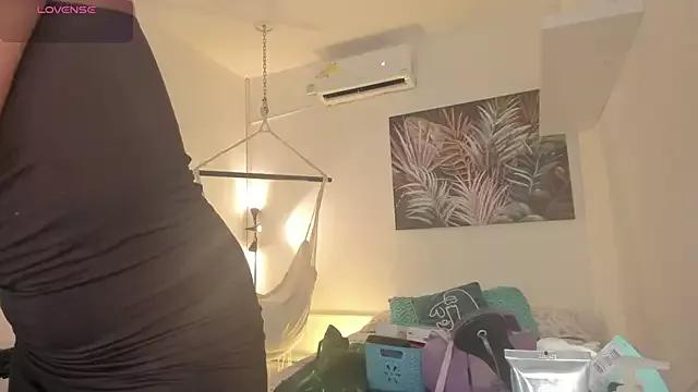 Girls: discover live performances with matured cam models, from teasing to fixations, in a variety of stunning live sex cams.