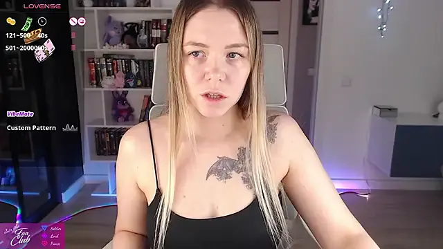 Emma_Bryan on StripChat