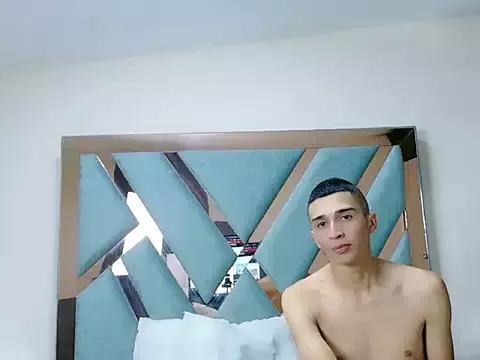 EmmaANDjackk from StripChat is Freechat