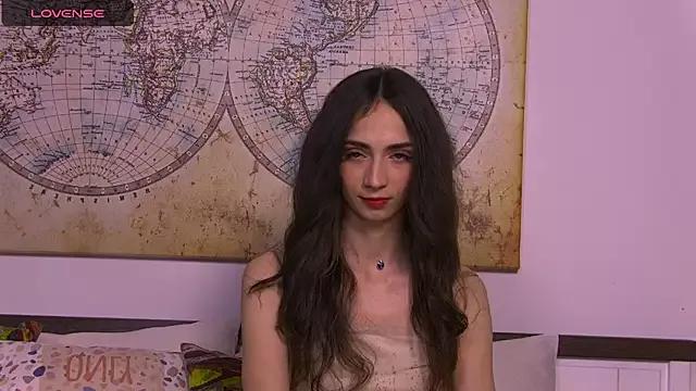 EmmaElyx from StripChat