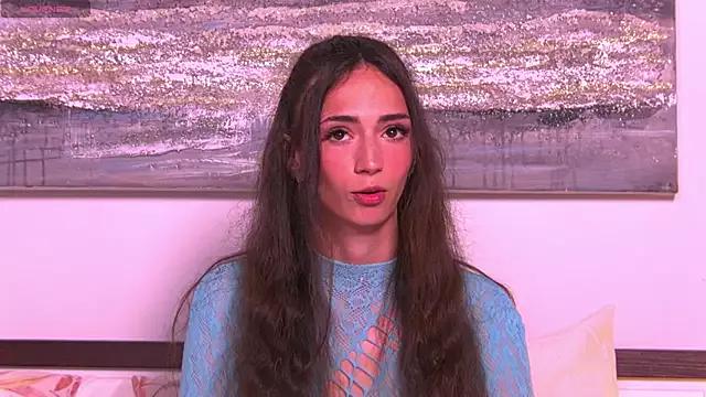 EmmaElyx from StripChat