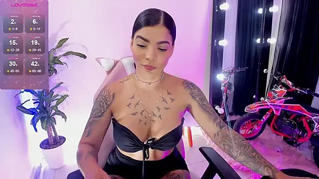 EmmaRusellx from StripChat
