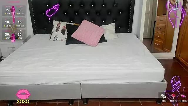 EmmaSweetCol from StripChat is Freechat