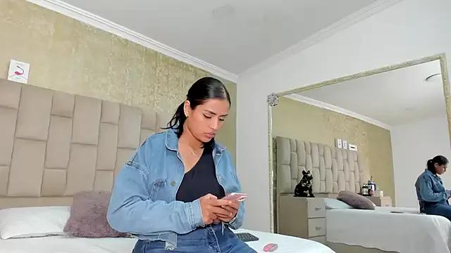 EmmaTorres_ from StripChat is Freechat