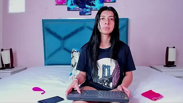 Girls: discover live performances with matured cam models, from teasing to fixations, in a variety of stunning live sex cams.