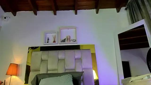 emmy_r from StripChat