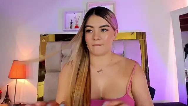 emmy_r from StripChat
