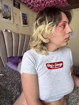 Enyeld_ruru from StripChat