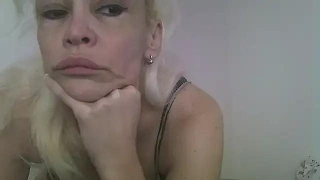 EvaaMina from StripChat is Freechat