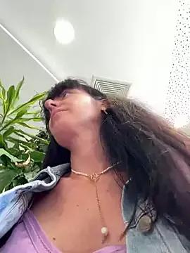 Girls: discover live performances with matured cam models, from teasing to fixations, in a variety of stunning live sex cams.