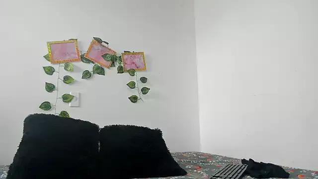 Girls: discover live performances with matured cam models, from teasing to fixations, in a variety of stunning live sex cams.