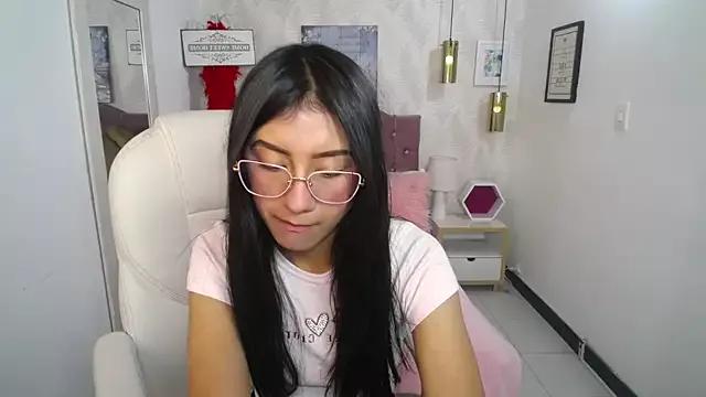 evelyn_rose_tk from StripChat is Freechat