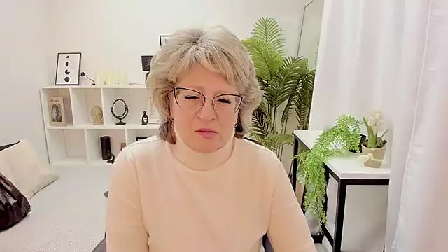 EvelynJoyful from StripChat