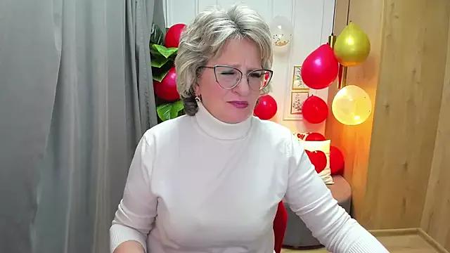 EvelynJoyful from StripChat