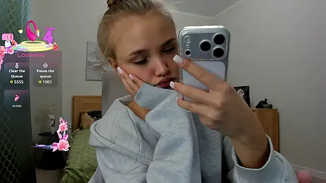 flooora_0 on StripChat