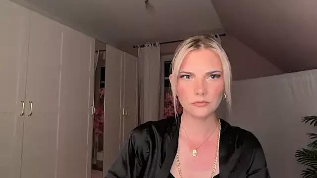 Girls: discover live performances with matured cam models, from teasing to fixations, in a variety of stunning live sex cams.