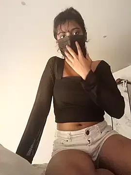 Gelinaa from StripChat is Freechat