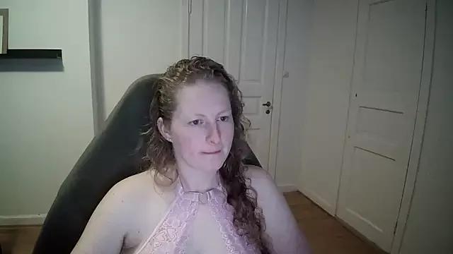 Girls: discover live performances with matured cam models, from teasing to fixations, in a variety of stunning live sex cams.