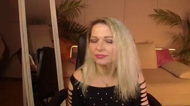 Girls: discover live performances with matured cam models, from teasing to fixations, in a variety of stunning live sex cams.