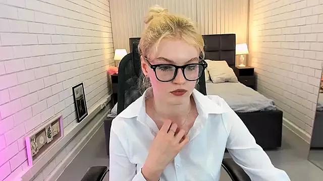 Girls: discover live performances with matured cam models, from teasing to fixations, in a variety of stunning live sex cams.