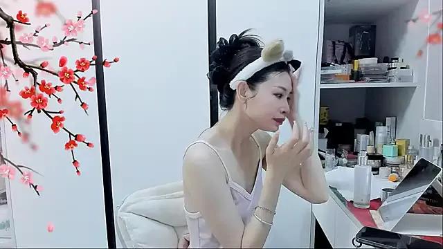 guoguo- from StripChat