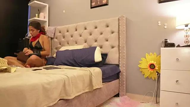 Hanna-Chris from StripChat is Freechat