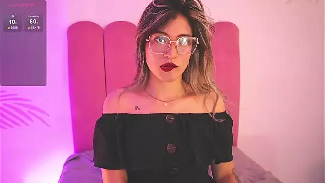 Girls: discover live performances with matured cam models, from teasing to fixations, in a variety of stunning live sex cams.