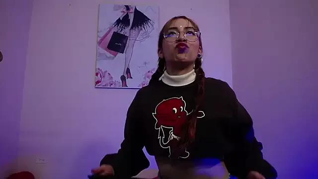 Girls: discover live performances with matured cam models, from teasing to fixations, in a variety of stunning live sex cams.