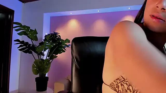 Girls: discover live performances with matured cam models, from teasing to fixations, in a variety of stunning live sex cams.