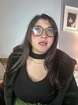hannaasweet from StripChat is Freechat