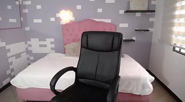 Girls: discover live performances with matured cam models, from teasing to fixations, in a variety of stunning live sex cams.