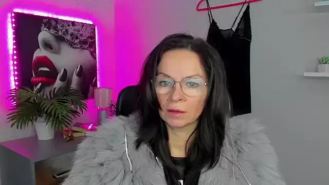 HelenLuxx from StripChat