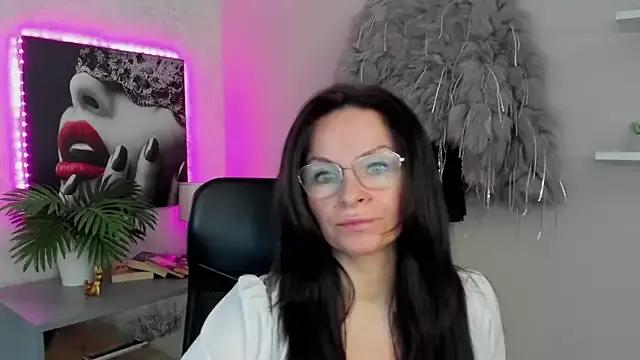 HelenLuxx from StripChat