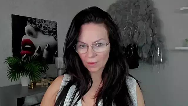 HelenLuxx from StripChat