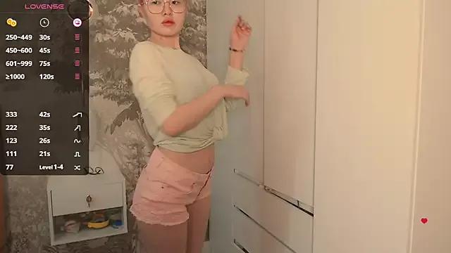 Hiaru_Cutie from StripChat is Freechat