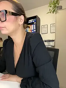 Hii_Lolla on StripChat