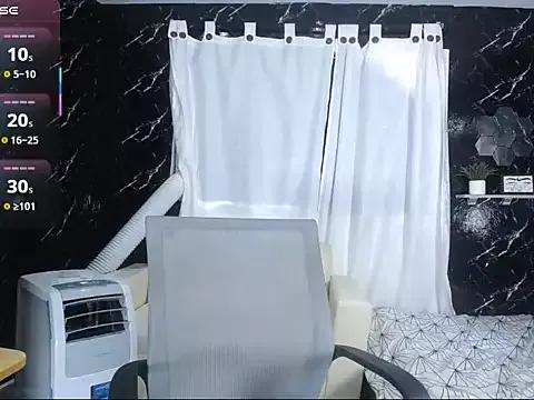 Hillary_queen from StripChat is Freechat