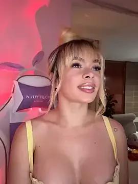 Holli_woul from StripChat