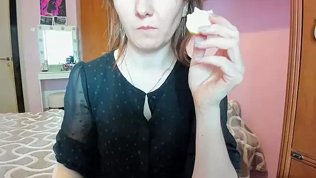 HolmesAriana from StripChat is Freechat