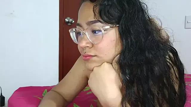 honeyblue_1 from StripChat is Freechat