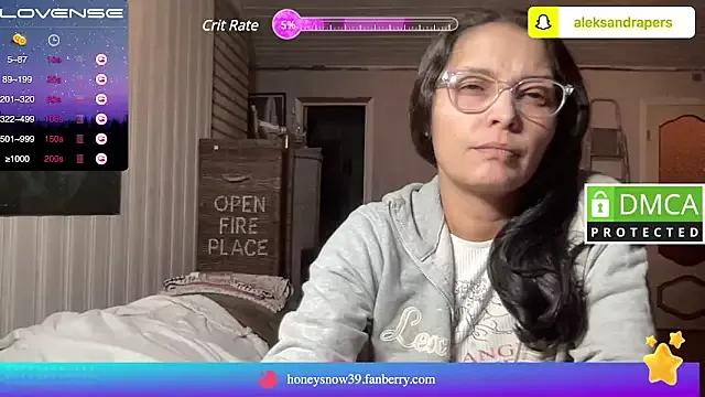 Girls: discover live performances with matured cam models, from teasing to fixations, in a variety of stunning live sex cams.
